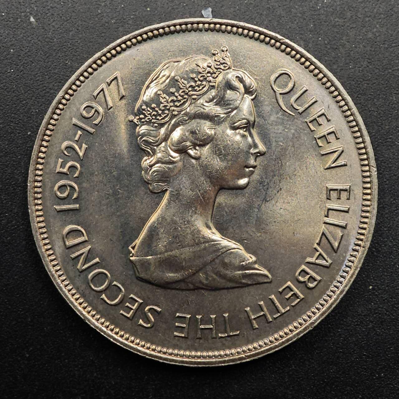  【淘币小摊】限时拍第八百七十拍   克朗币邮币封场    年前最后一场结束全部发出请更换最新收货地址不方便收货的请勿参拍或者顺丰到付 泽西岛1977年女王登基银禧25便士纪念币