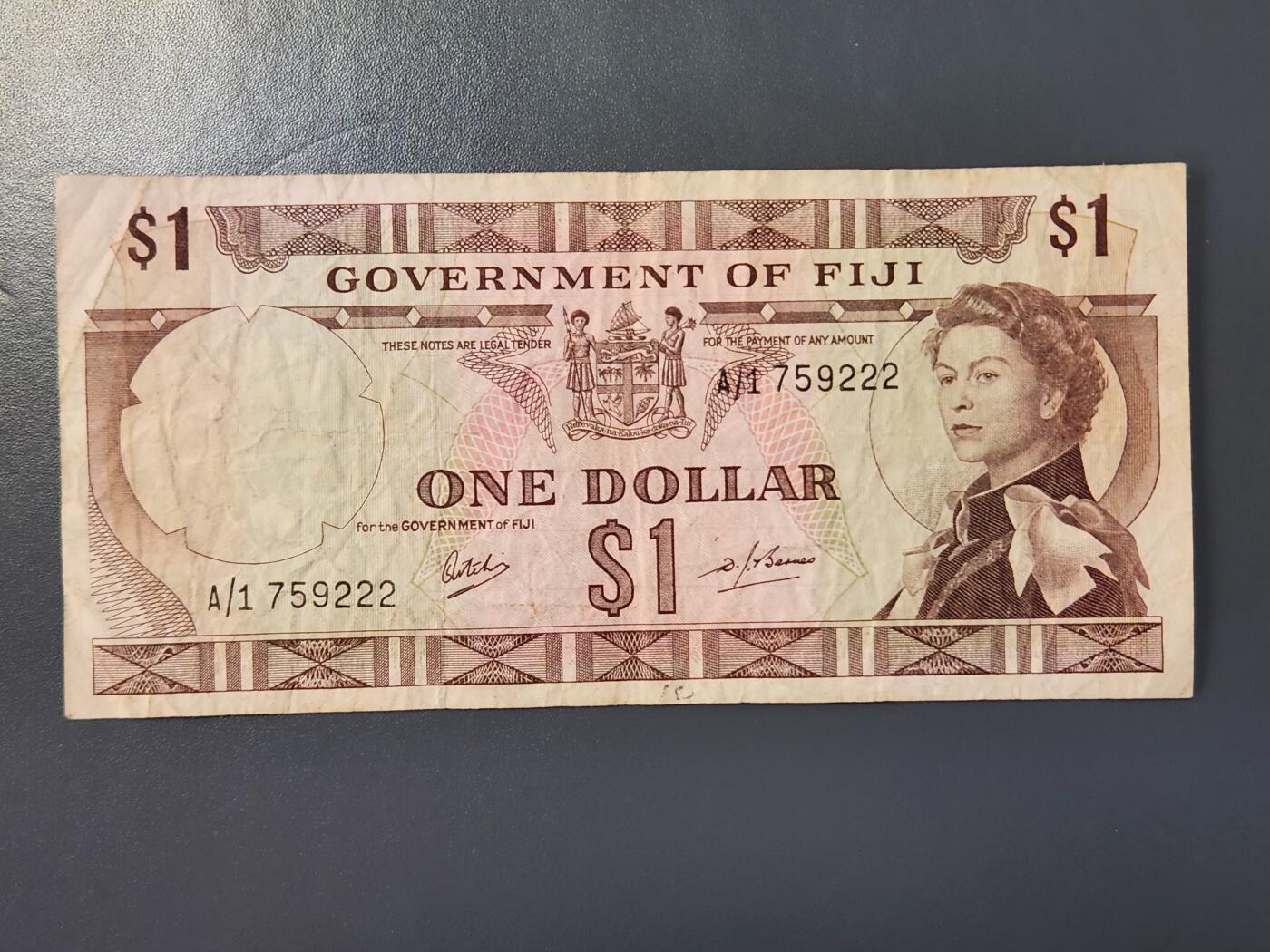 2月8号晚上8点 外国纸币自动截拍第21场 A1首发第一版斐济1元 原票