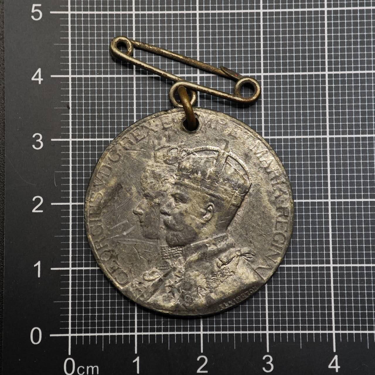  【淘币小摊】限时拍第八百六十八拍   章牌场   年前最后一周之前预留8号9号全部发出请更换最新收货地址不方便收货的请勿参拍或者顺丰到付  英国乔治五世加冕纪念章