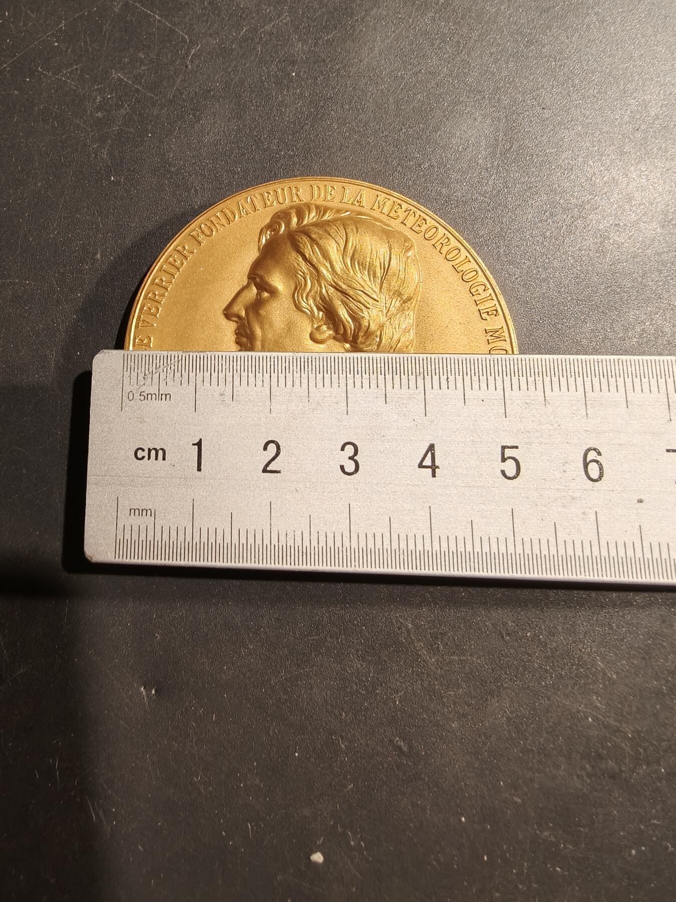 老王徽章第181期 法国现代气象学创始人勒维耶镀金大铜章     原盒     直径54mm     重量75.1g