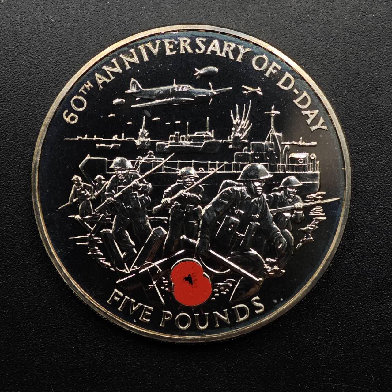  【淘币小摊】限时拍第八百七十拍   克朗币邮币封场    年前最后一场结束全部发出请更换最新收货地址不方便收货的请勿参拍或者顺丰到付 根西岛2004年诺曼底登陆60周年5镑纪念币