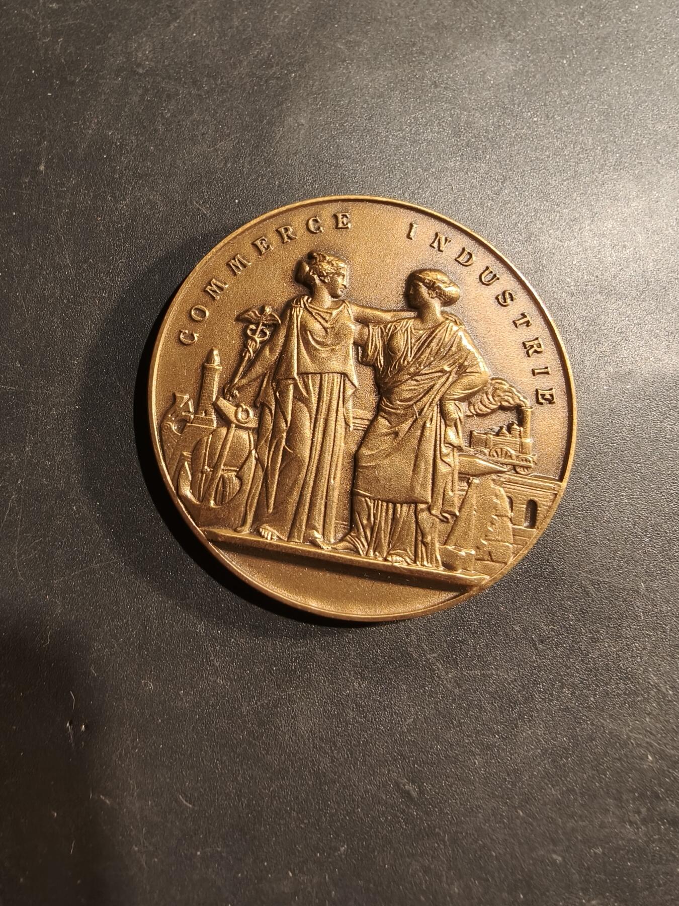 老王徽章第181期 法国阿尔芒蒂耶尔-阿泽布鲁克商会大铜章     原盒      直径45mm     重量37.2g