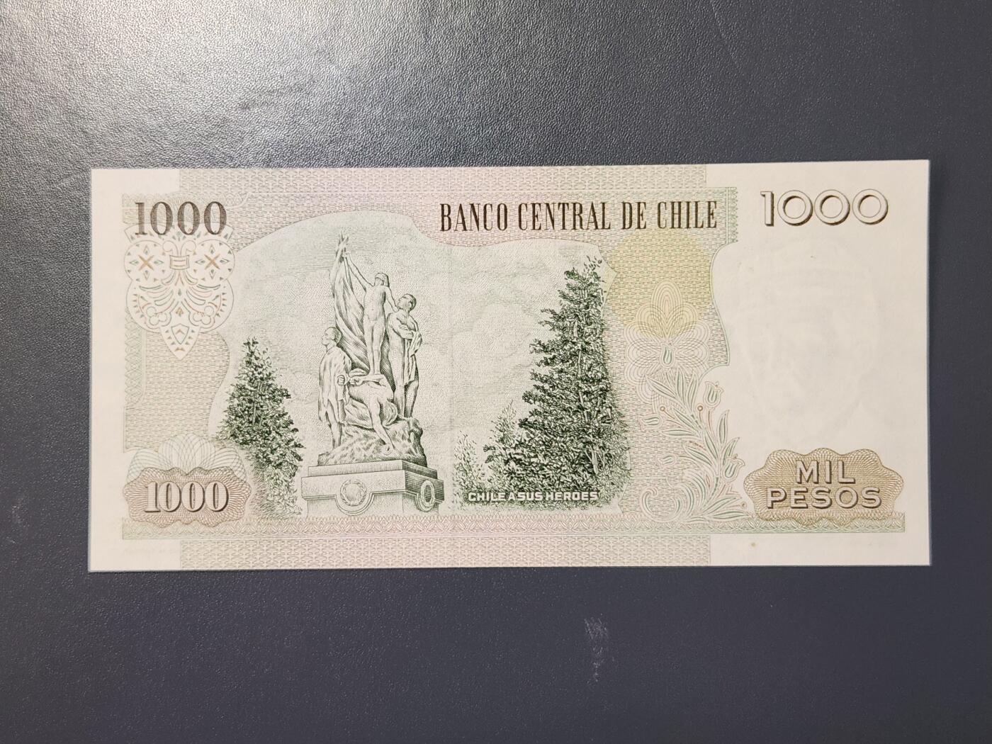 2月9号晚上8点 外国纸币自动截拍第22场 智利1000几乎全新