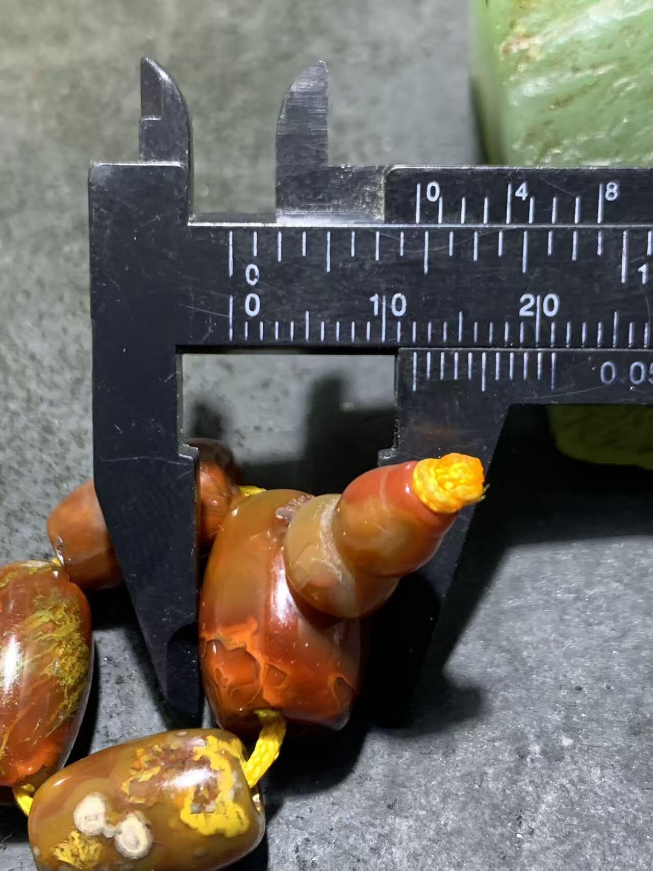 战国红玛瑙配饰一套，