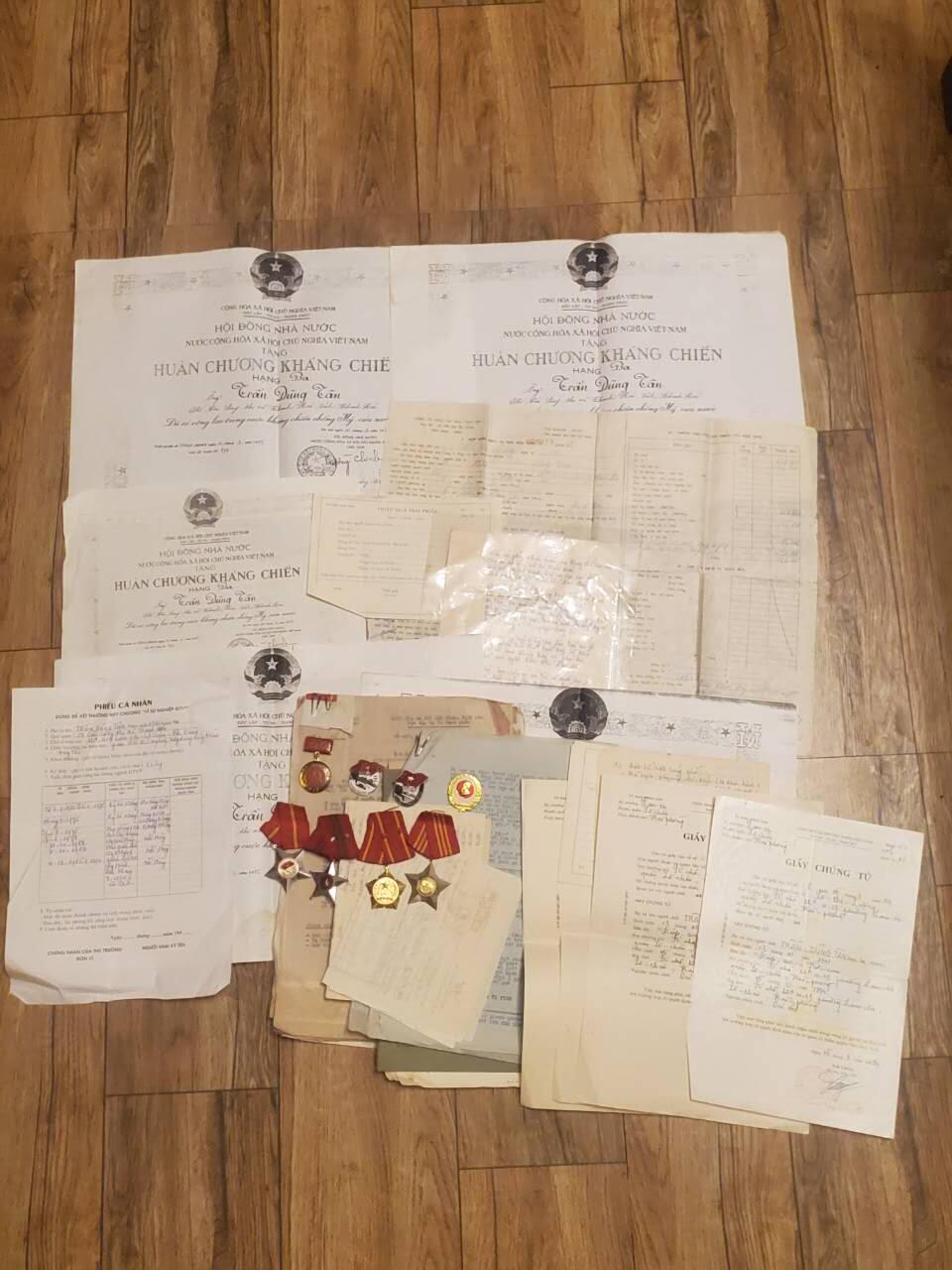 韵星假日军品类拍卖第40期 -- Rimey Holidays Militaria Auction 40 越南越战军官河内地区干部陈勇新大全套（详情见拍品介绍）