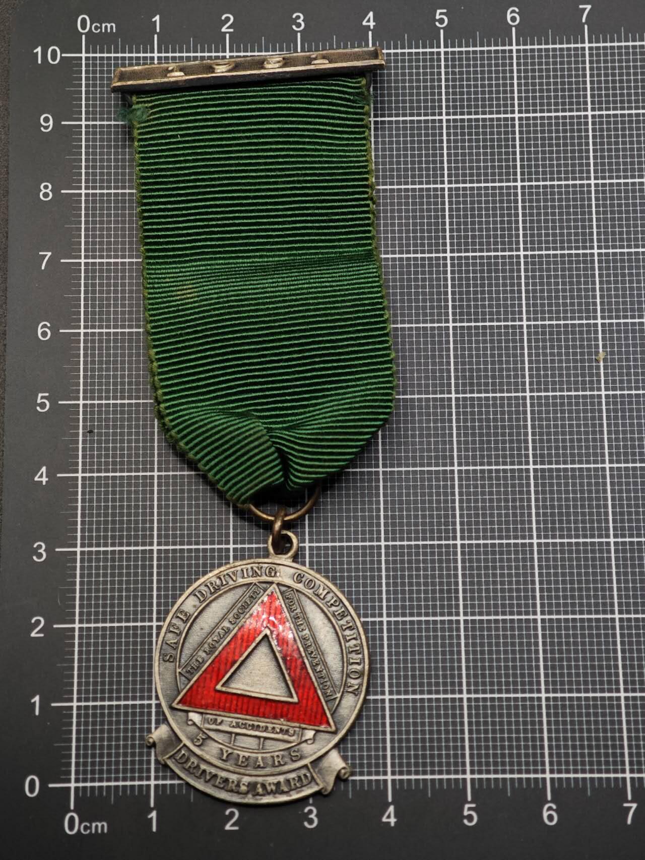  【淘币小摊】限时拍第八百六十八拍   章牌场   年前最后一周之前预留8号9号全部发出请更换最新收货地址不方便收货的请勿参拍或者顺丰到付  英国安全驾驶奖章