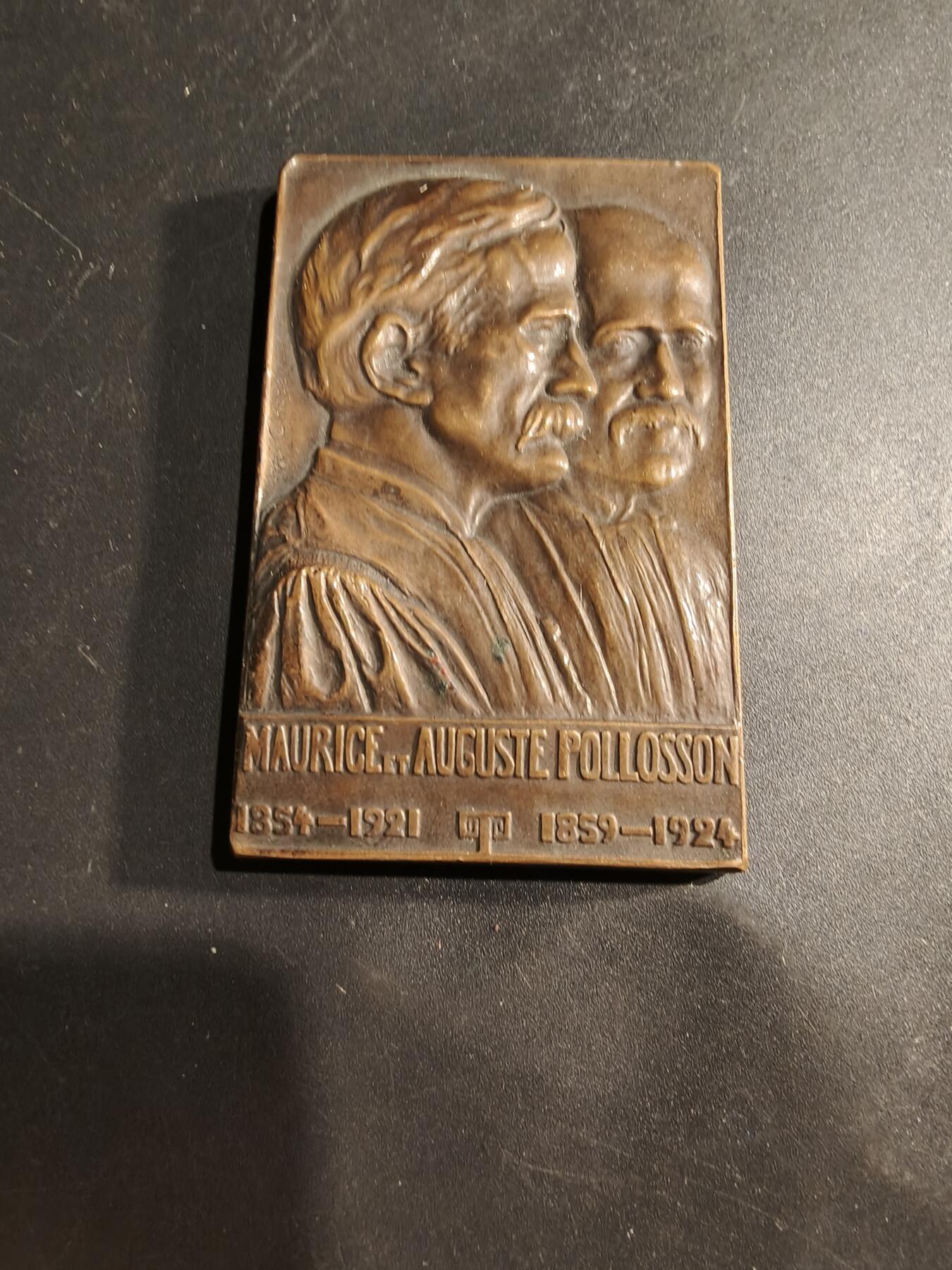 老王徽章第181期 法国医学博士Polloson兄弟方形大铜章     尺寸42×68mm    重量91.8g