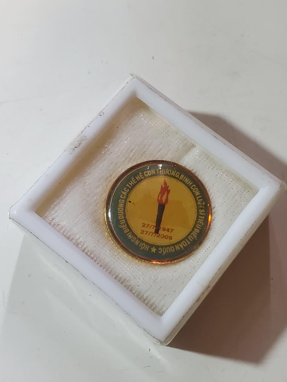 韵星假日军品类拍卖第40期 -- Rimey Holidays Militaria Auction 40 越南社会主义共和国共青团服务奖章带原盒厂标 库存品相