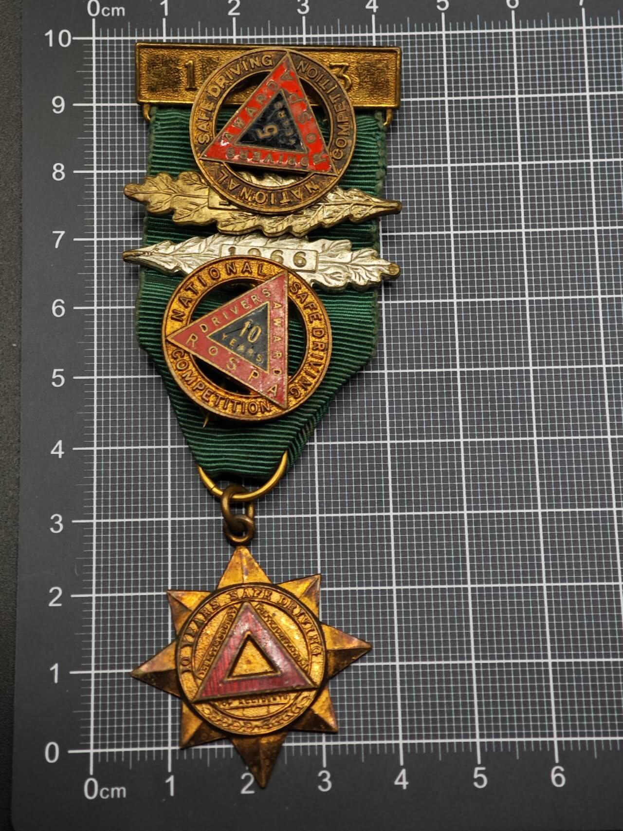  【淘币小摊】限时拍第八百六十八拍   章牌场   年前最后一周之前预留8号9号全部发出请更换最新收货地址不方便收货的请勿参拍或者顺丰到付  英国安全驾驶奖章