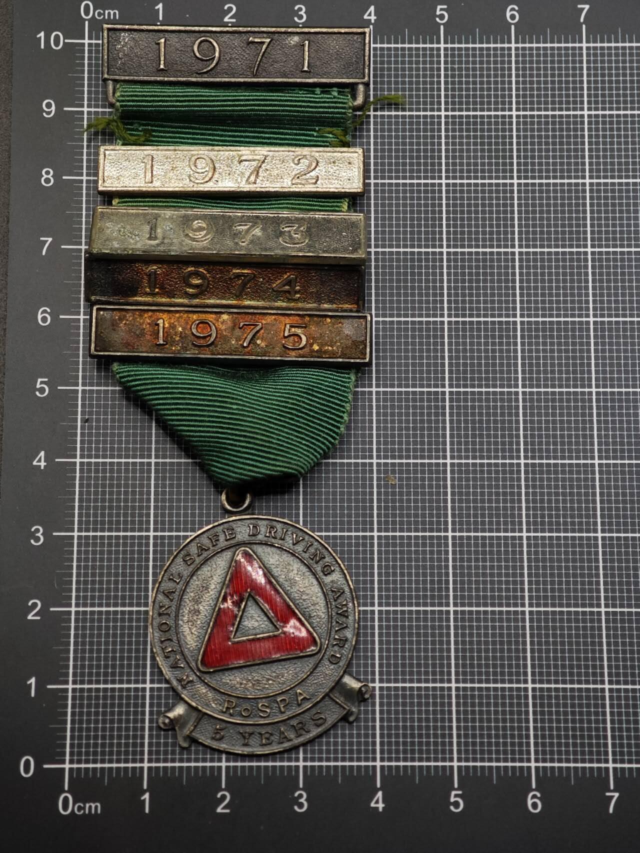  【淘币小摊】限时拍第八百六十八拍   章牌场   年前最后一周之前预留8号9号全部发出请更换最新收货地址不方便收货的请勿参拍或者顺丰到付  英国安全驾驶奖章