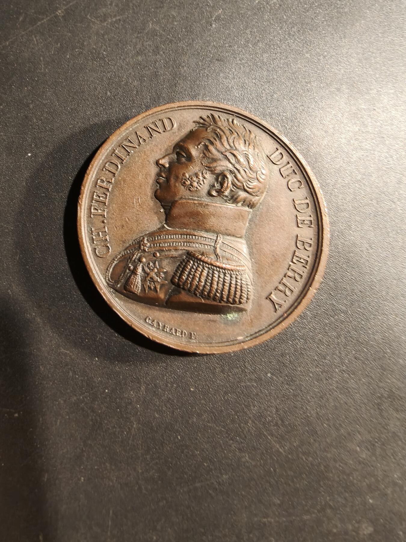 老王徽章第181期 法国1820年贝里公爵遇刺大铜章     原盒     光边原铸     直径41mm    重量39.4g