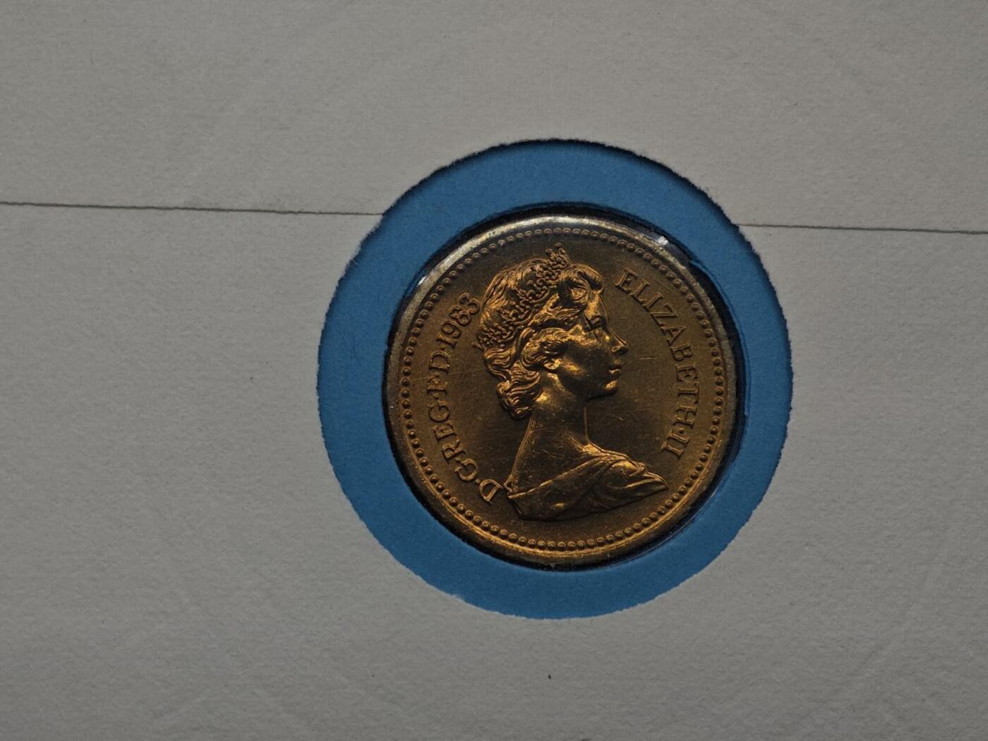  【淘币小摊】限时拍第八百七十拍   克朗币邮币封场    年前最后一场结束全部发出请更换最新收货地址不方便收货的请勿参拍或者顺丰到付 英国1983年1镑邮币封