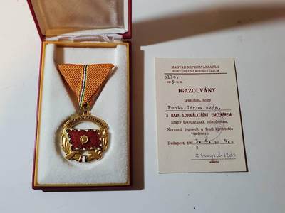 韵星假日军品类拍卖第40期 -- Rimey Holidays Militaria Auction 40 - 匈牙利人民共和国Pentz Janos金级为祖国服务奖章带证书带盒一套 镀金和珐琅都完好