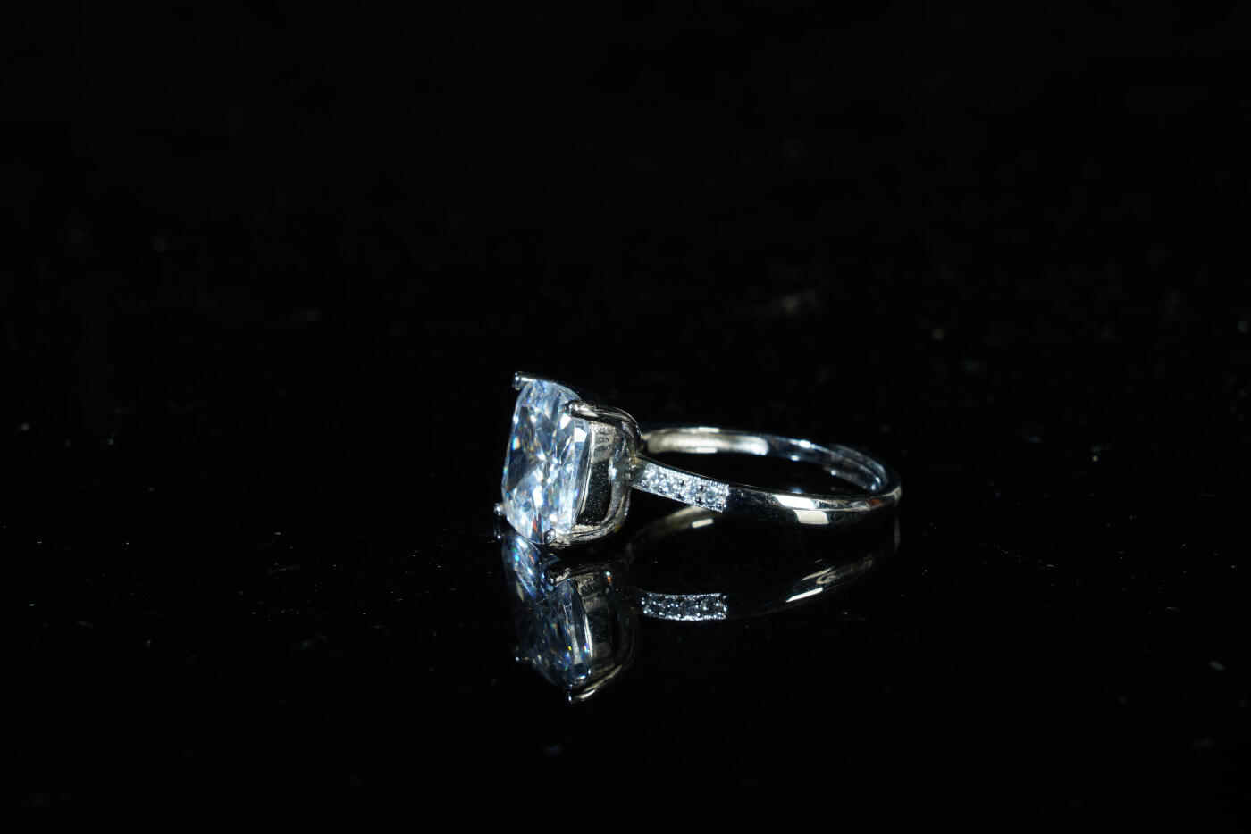 上海都达杂项专场二十六（全场包邮）  天然莫桑钻戒指 附鉴定证书88-102