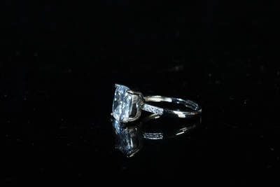 上海都达杂项专场三十四【年后发货全场包邮】  天然莫桑钻戒指 附鉴定证书88-102