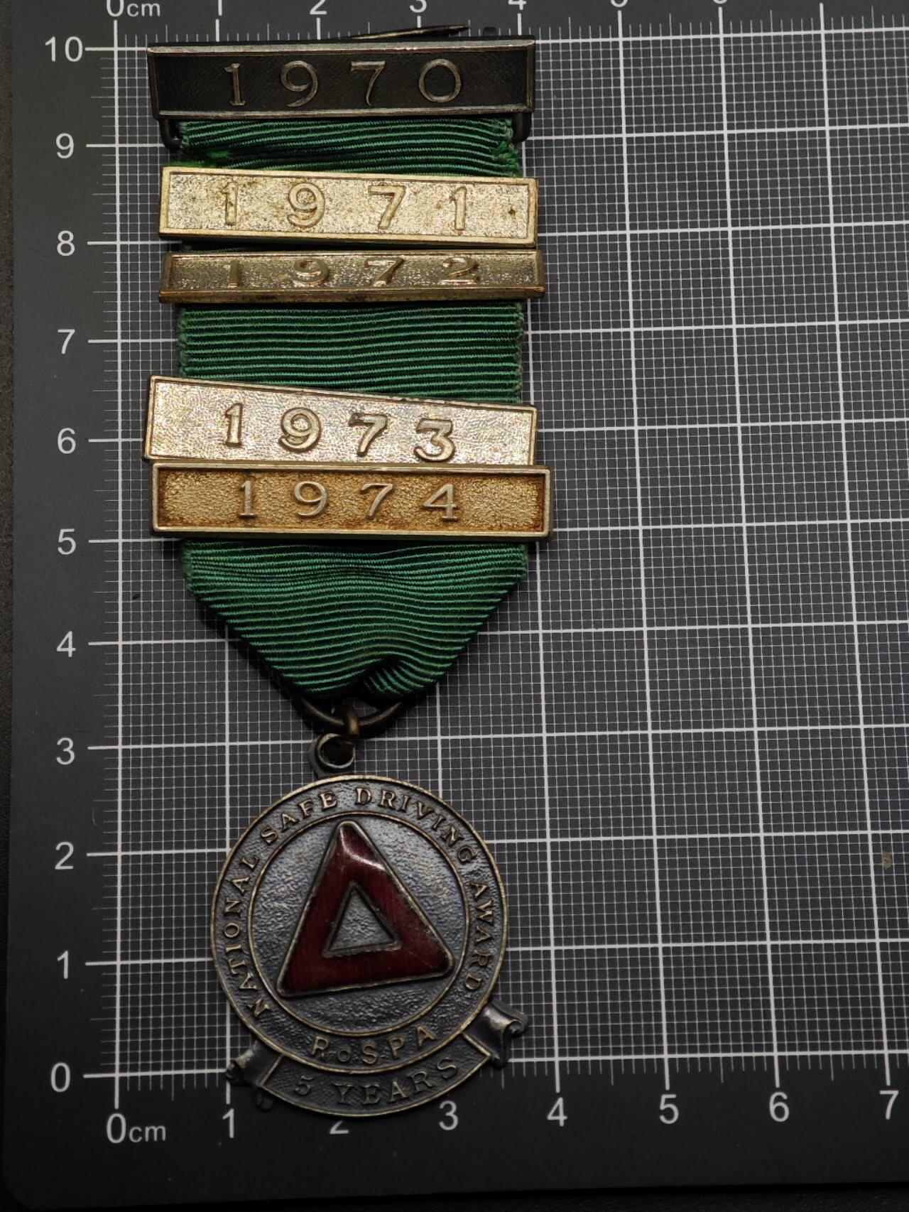  【淘币小摊】限时拍第八百六十八拍   章牌场   年前最后一周之前预留8号9号全部发出请更换最新收货地址不方便收货的请勿参拍或者顺丰到付  英国安全驾驶奖章