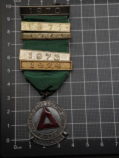  【淘币小摊】限时拍第八百六十八拍   章牌场   年前最后一周之前预留8号9号全部发出请更换最新收货地址不方便收货的请勿参拍或者顺丰到付  - 英国安全驾驶奖章