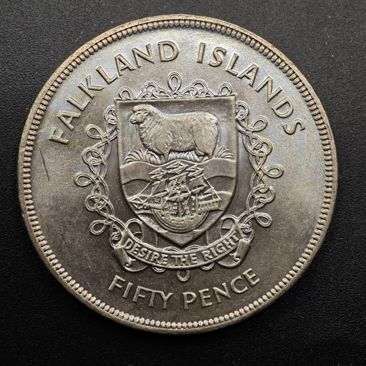  【淘币小摊】限时拍第八百七十拍   克朗币邮币封场    年前最后一场结束全部发出请更换最新收货地址不方便收货的请勿参拍或者顺丰到付 福克兰群岛1977年女王登基银禧50便士纪念币