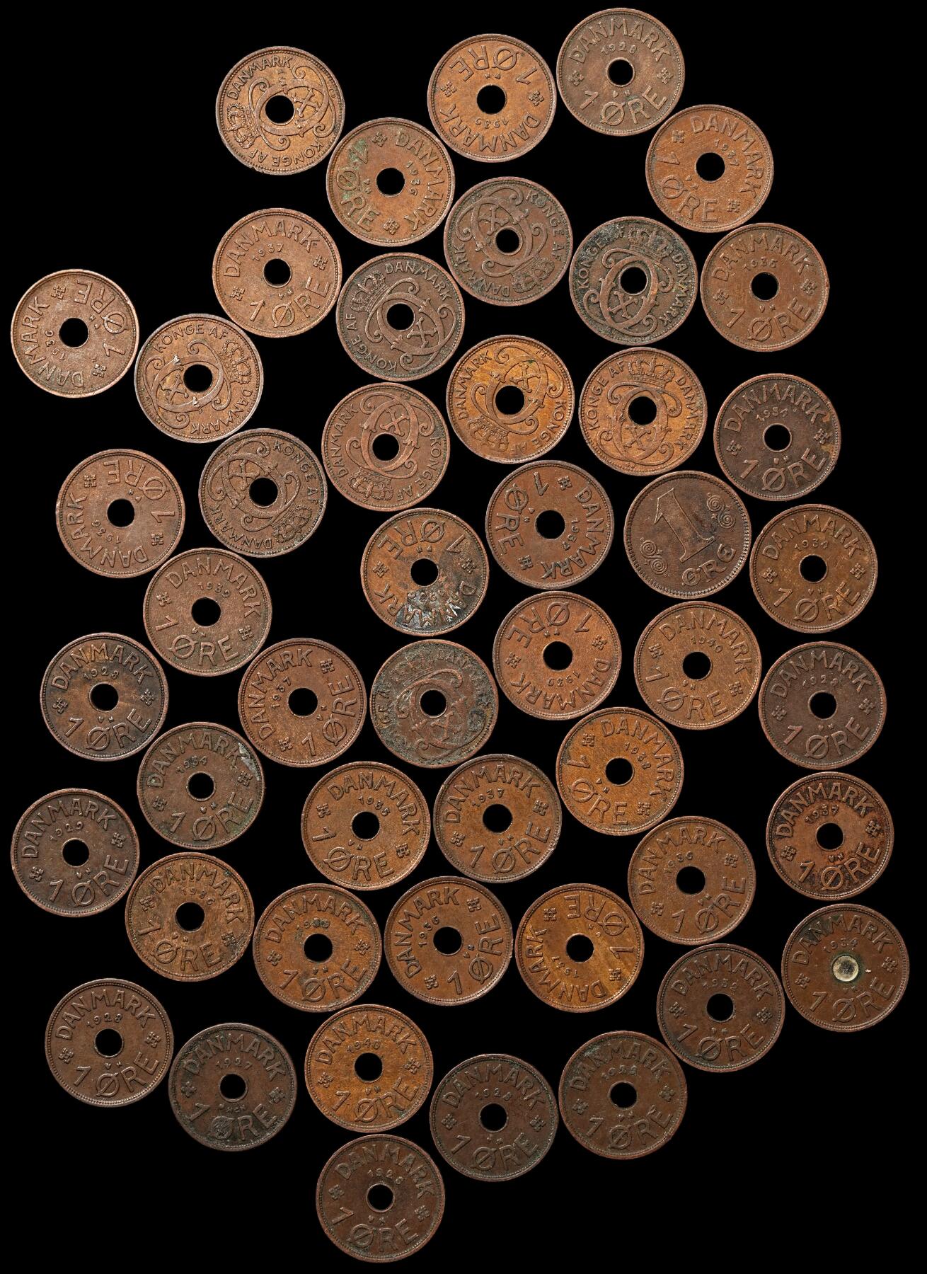 修遠堂世界钱币第104期 丹麦中孔1欧尔铜币50枚，1927-1940年