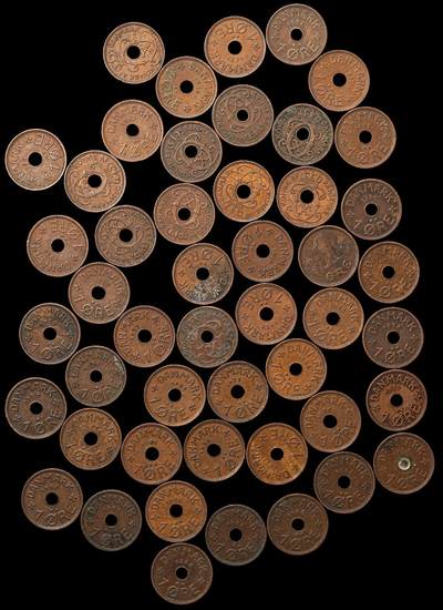 修遠堂世界钱币第104期 - 丹麦中孔1欧尔铜币50枚，1927-1940年