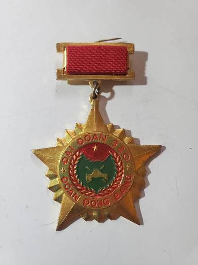 韵星假日军品类拍卖第40期 -- Rimey Holidays Militaria Auction 40 - 越南社会主义共和国第320师团退伍军人证章 著名师团又称大团320 