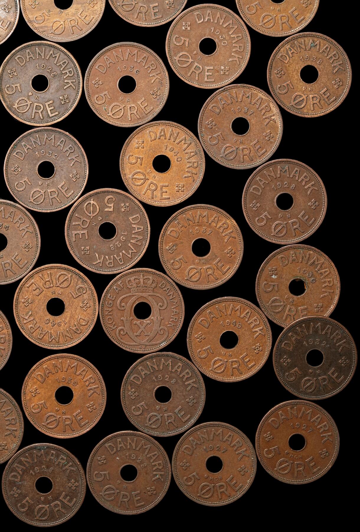 修遠堂世界钱币第104期 丹麦中孔5欧尔铜币50枚，1927-1940年