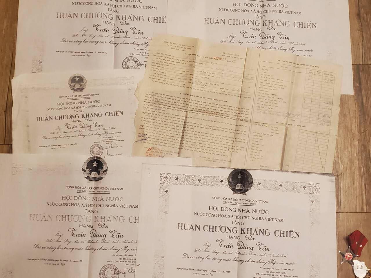 韵星假日军品类拍卖第40期 -- Rimey Holidays Militaria Auction 40 越南越战军官河内地区干部陈勇新大全套（详情见拍品介绍）