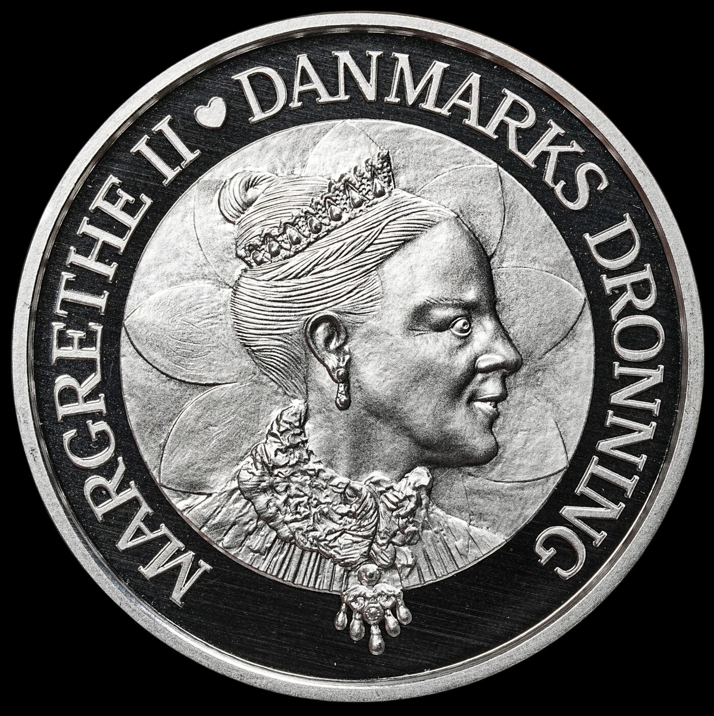 修遠堂世界钱币第104期 2000 年丹麦女王玛格丽特二世60岁生日200克朗精制纪念银币，31.10g，999银