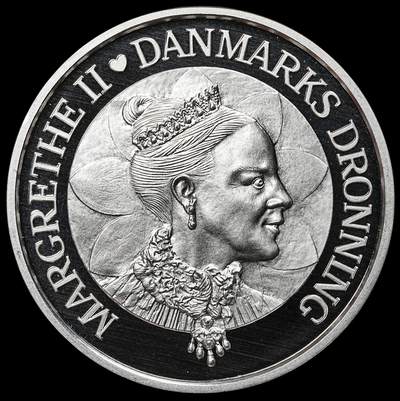 修遠堂世界钱币第104期 - 2000 年丹麦女王玛格丽特二世60岁生日200克朗精制纪念银币，31.10g，999银