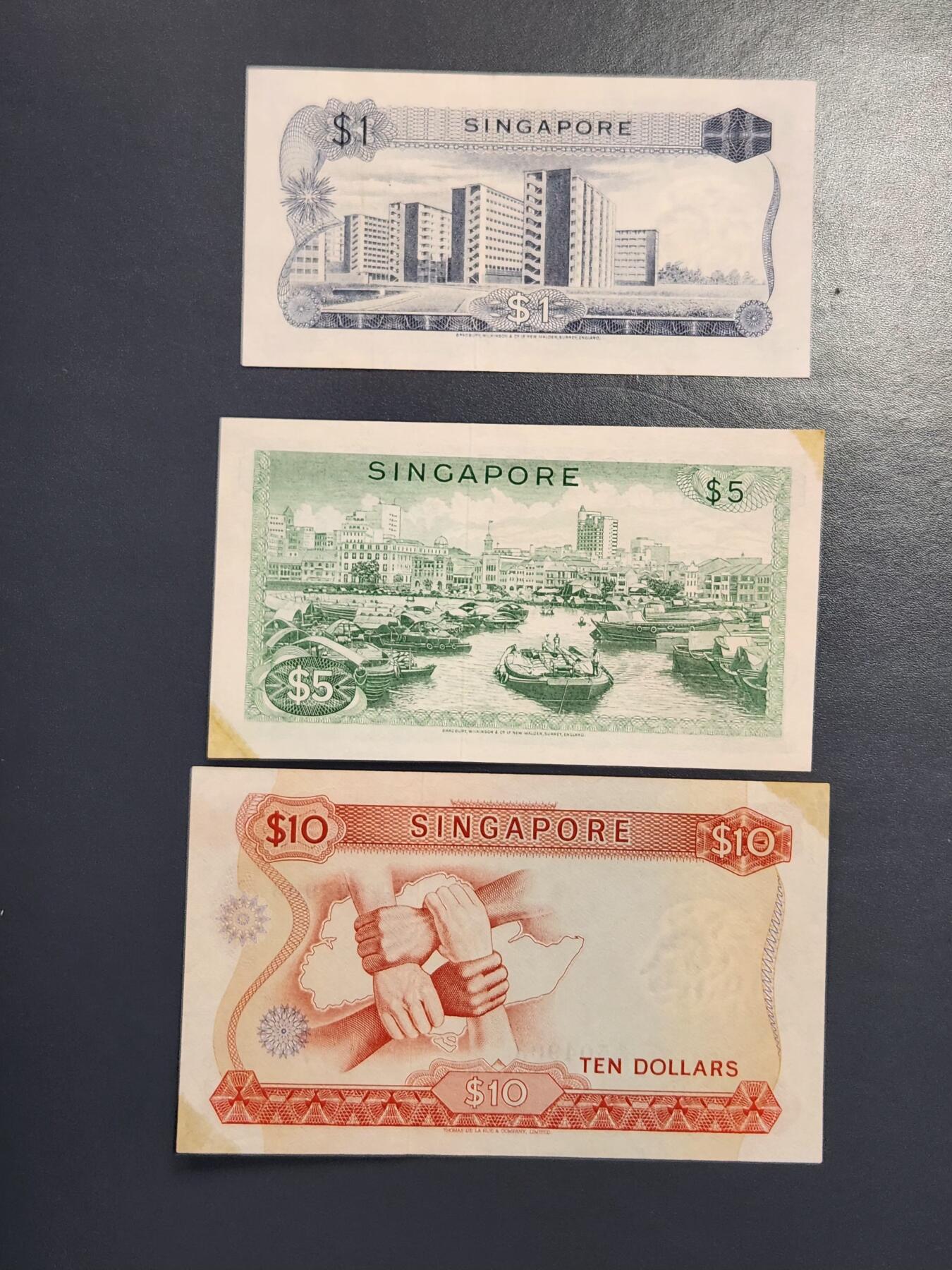 2月8号晚上8点 外国纸币自动截拍第21场 新加坡有章1-5-10元 极美品 角上有粘贴痕迹