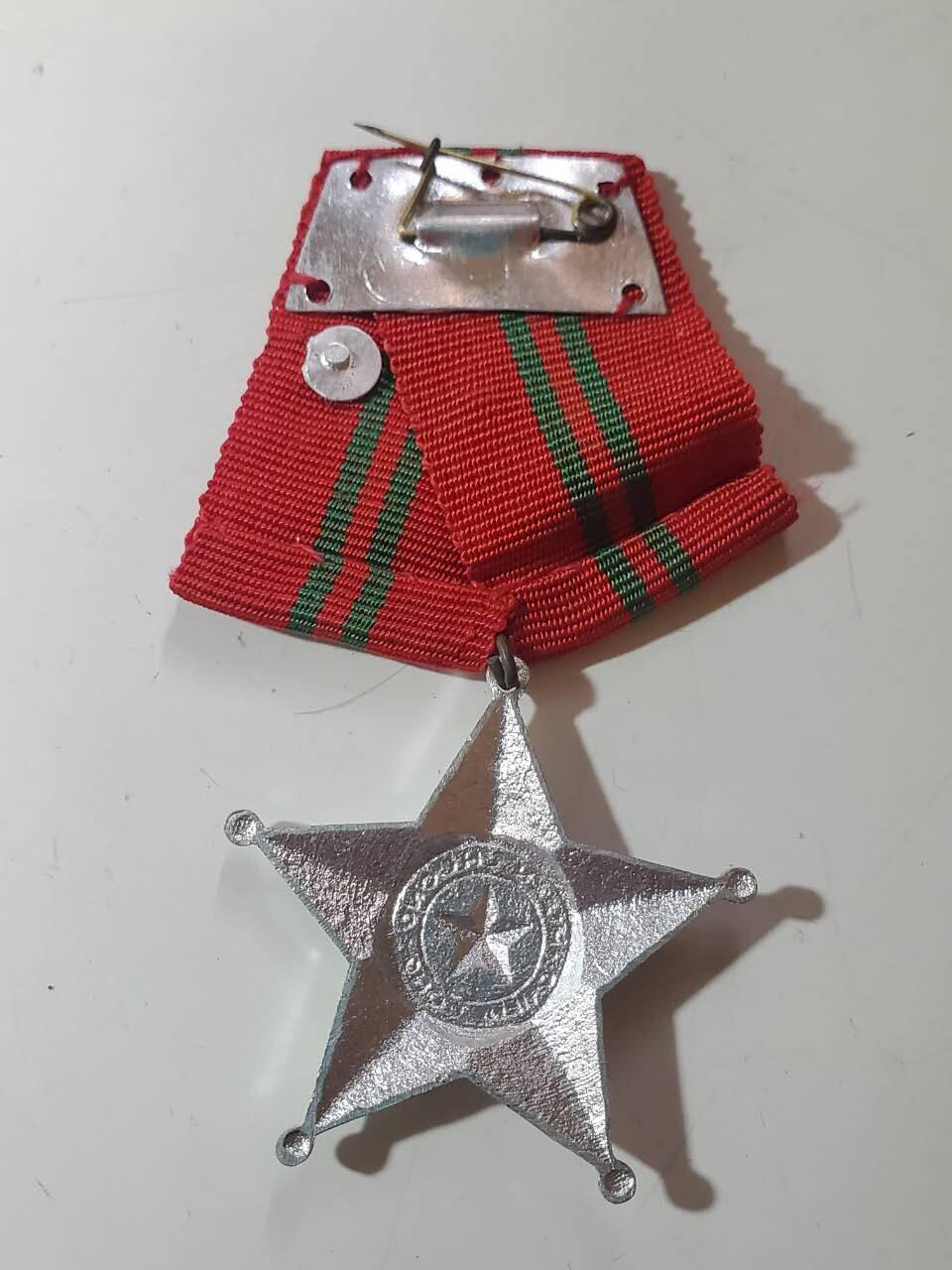 韵星假日军品类拍卖第40期 -- Rimey Holidays Militaria Auction 40 越南社会主义共和国二级战功勋章 越中战争时期软挂好品 需前线杀敌或者指挥小型战斗