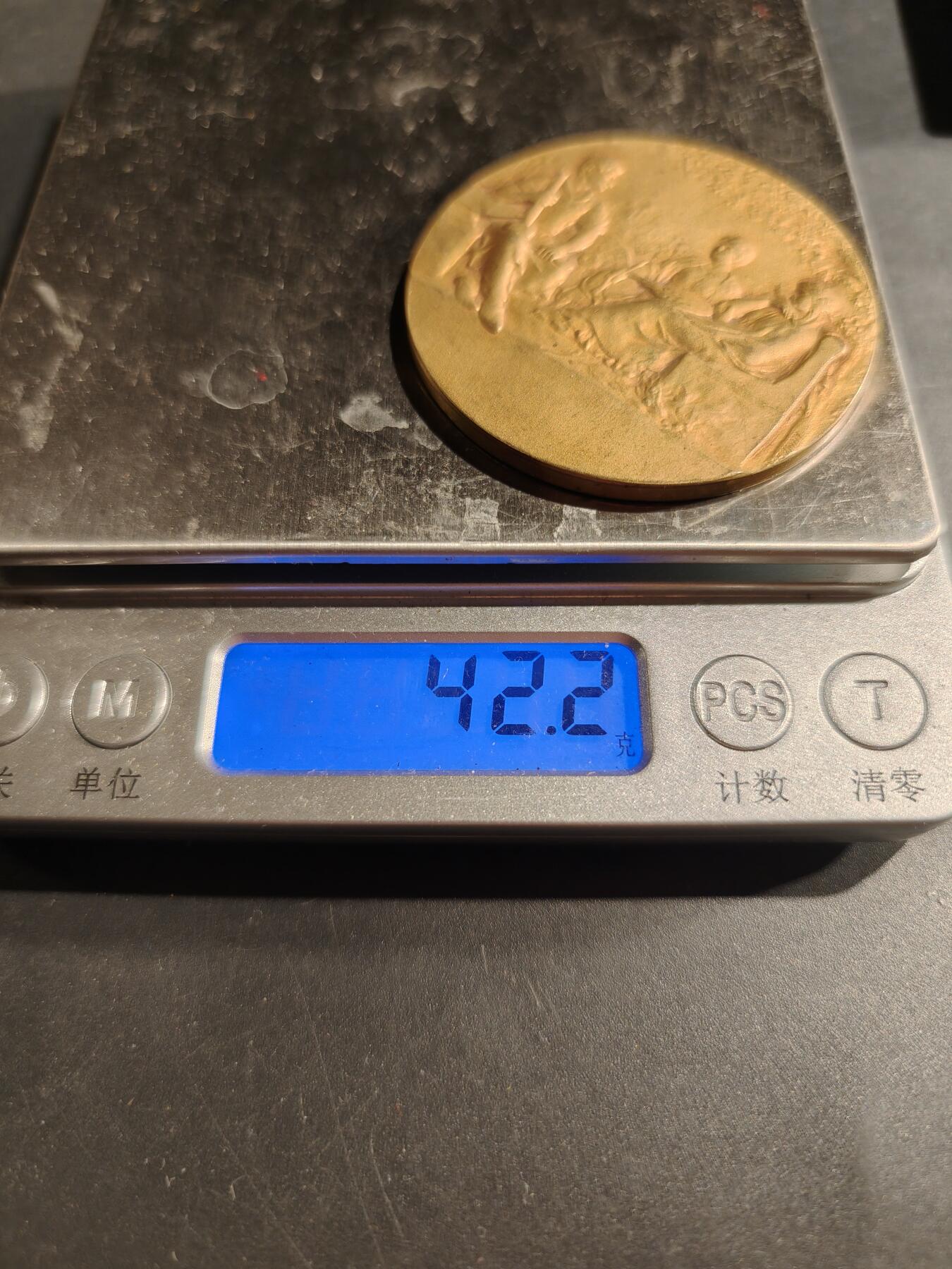 老王徽章第181期 1928年法国学徒和青年工人展览会镀金大铜章     原盒     大师Rasumny作品      直径50mm     重量42.2g