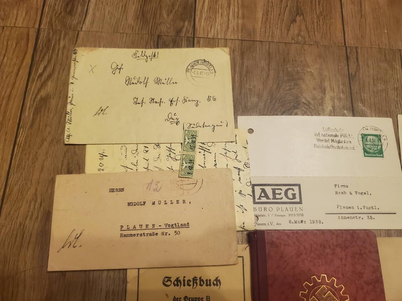 韵星假日军品类拍卖第40期 -- Rimey Holidays Militaria Auction 40 Nazi德国二战士兵穆勒鲁道夫套证 -- 带有nazi经典红本帝国劳工阵线证 1940二战时期枪械受训设计证书 1945-1946美国占领德国颁发战俘证明和释放证明 其家庭一战时期明信片 其本人二战时期军邮明信片等 原主出生于一战 在二战既有民事服务和军事服务 后被美军俘虏并释放 证书保存完好  