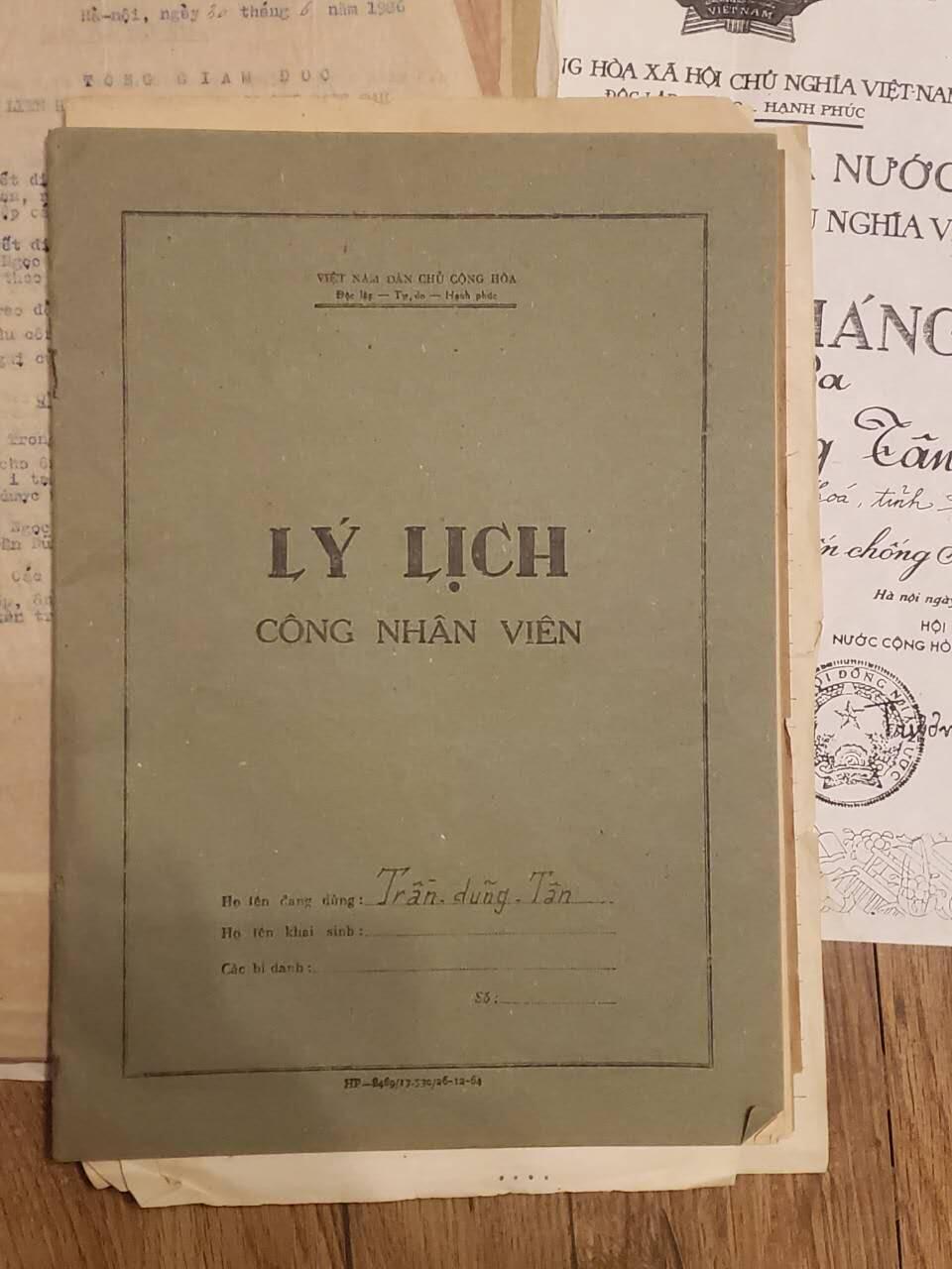 韵星假日军品类拍卖第40期 -- Rimey Holidays Militaria Auction 40 越南越战军官河内地区干部陈勇新大全套（详情见拍品介绍）