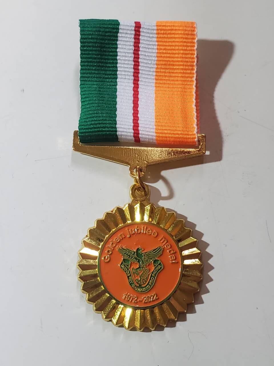 韵星假日军品类拍卖第40期 -- Rimey Holidays Militaria Auction 40 赞比亚共和国国家服务金僖奖章 铜镀金 少见国家 非常厚重 库存品相
