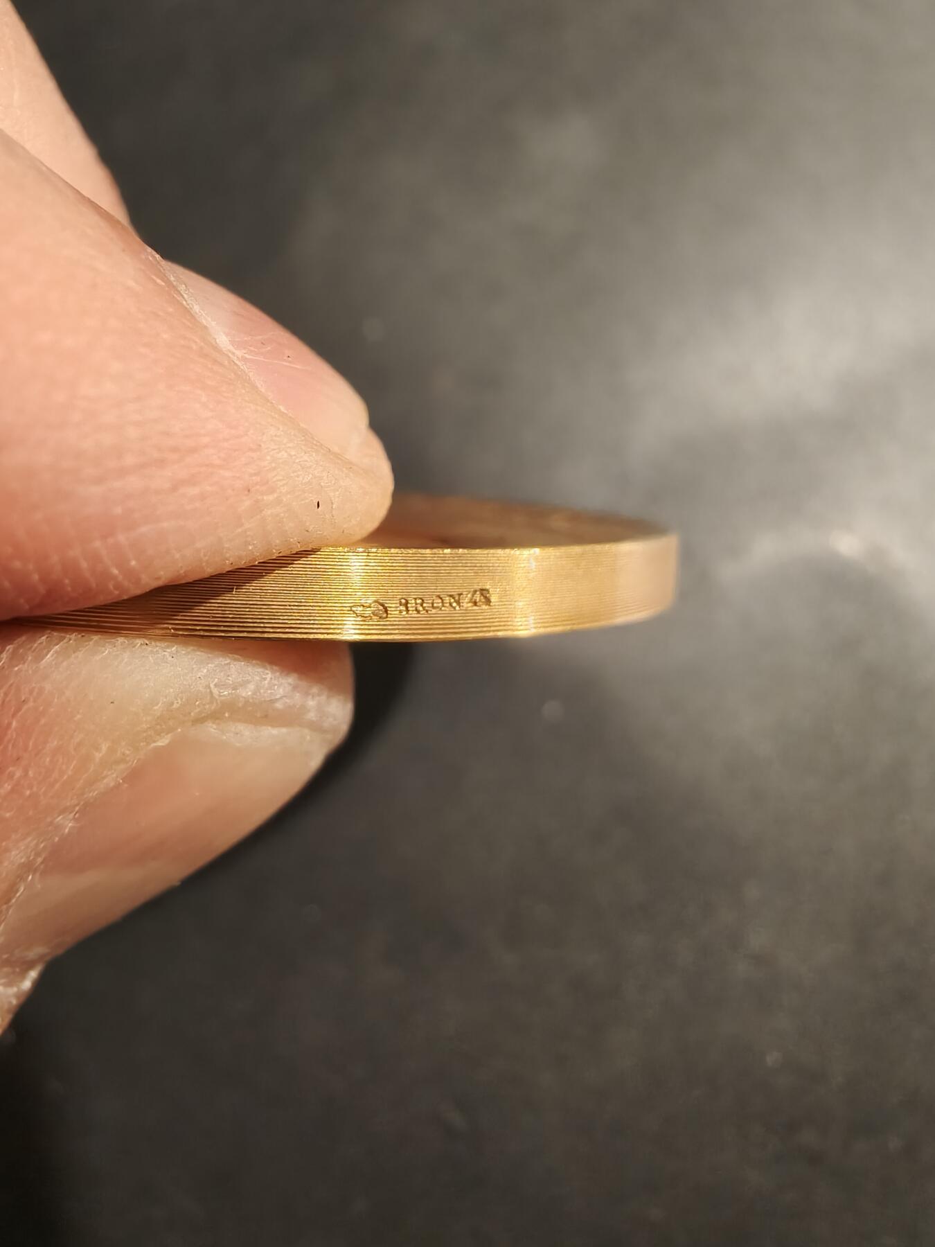 老王徽章第181期 法国体育教育委员会镀金大铜章     原盒     大师莫隆版     直径50mm    重量63.9g