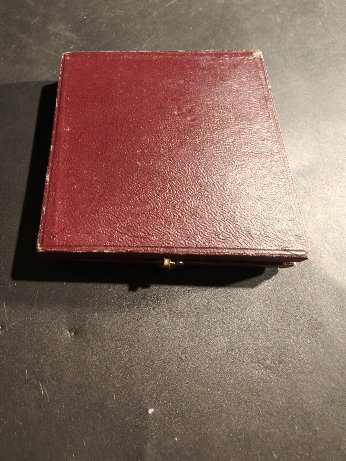 老王徽章第181期 法国现代气象学创始人勒维耶镀金大铜章     原盒     直径54mm     重量75.1g