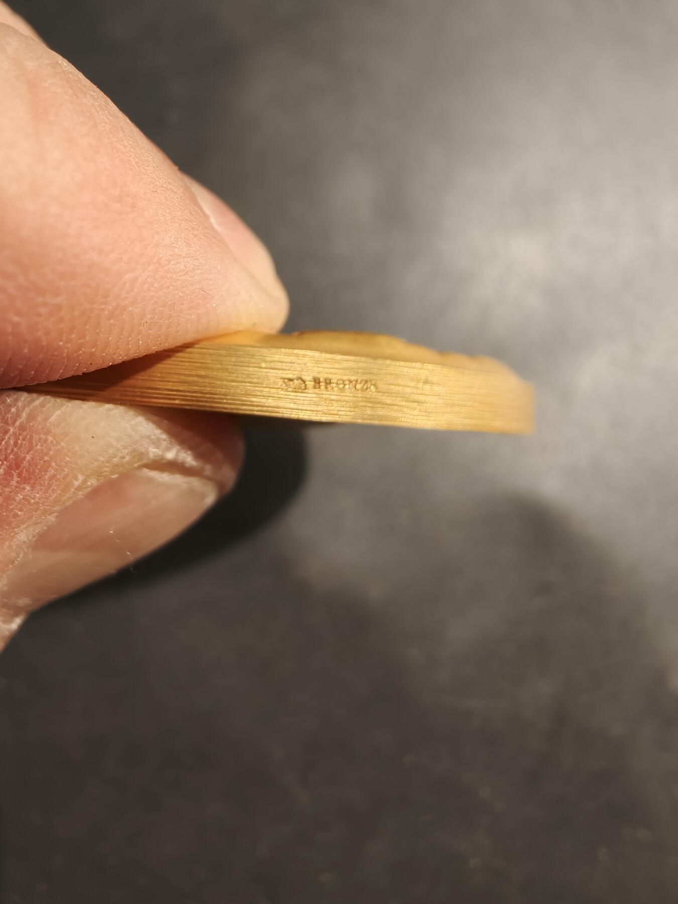 老王徽章第181期 法国现代气象学创始人勒维耶镀金大铜章     原盒     直径54mm     重量75.1g