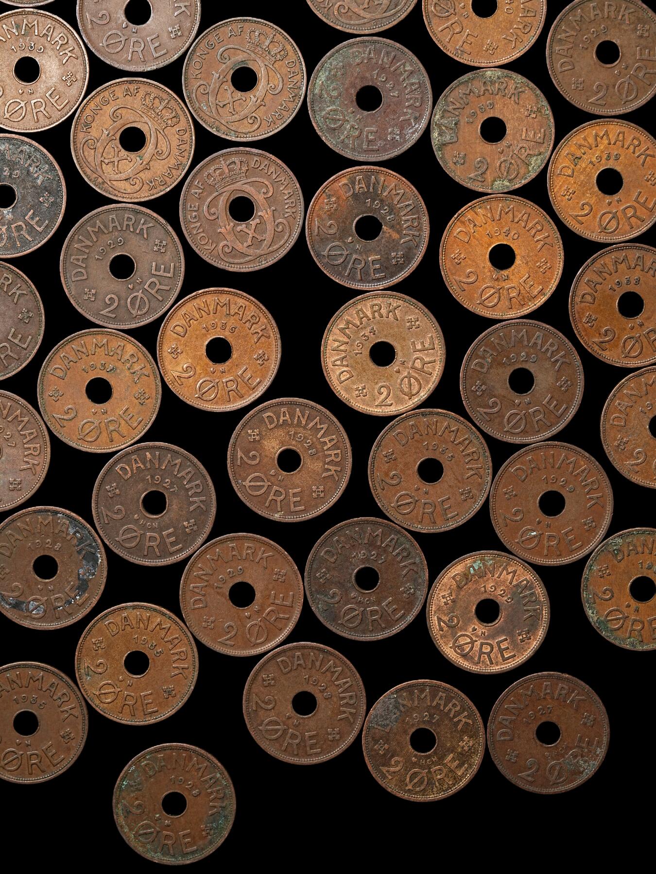 修遠堂世界钱币第104期 丹麦中孔2欧尔铜币50枚，1927-1940年