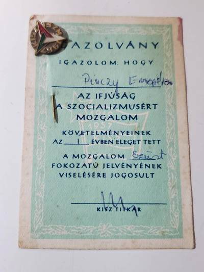 韵星假日军品类拍卖第40期 -- Rimey Holidays Militaria Auction 40 - 匈牙利人民共和国Pinczy Erzsebet社会主义工人党青年团青年运动优秀成员证章带证书一套 该版本章证都少见 好品 铜珐琅