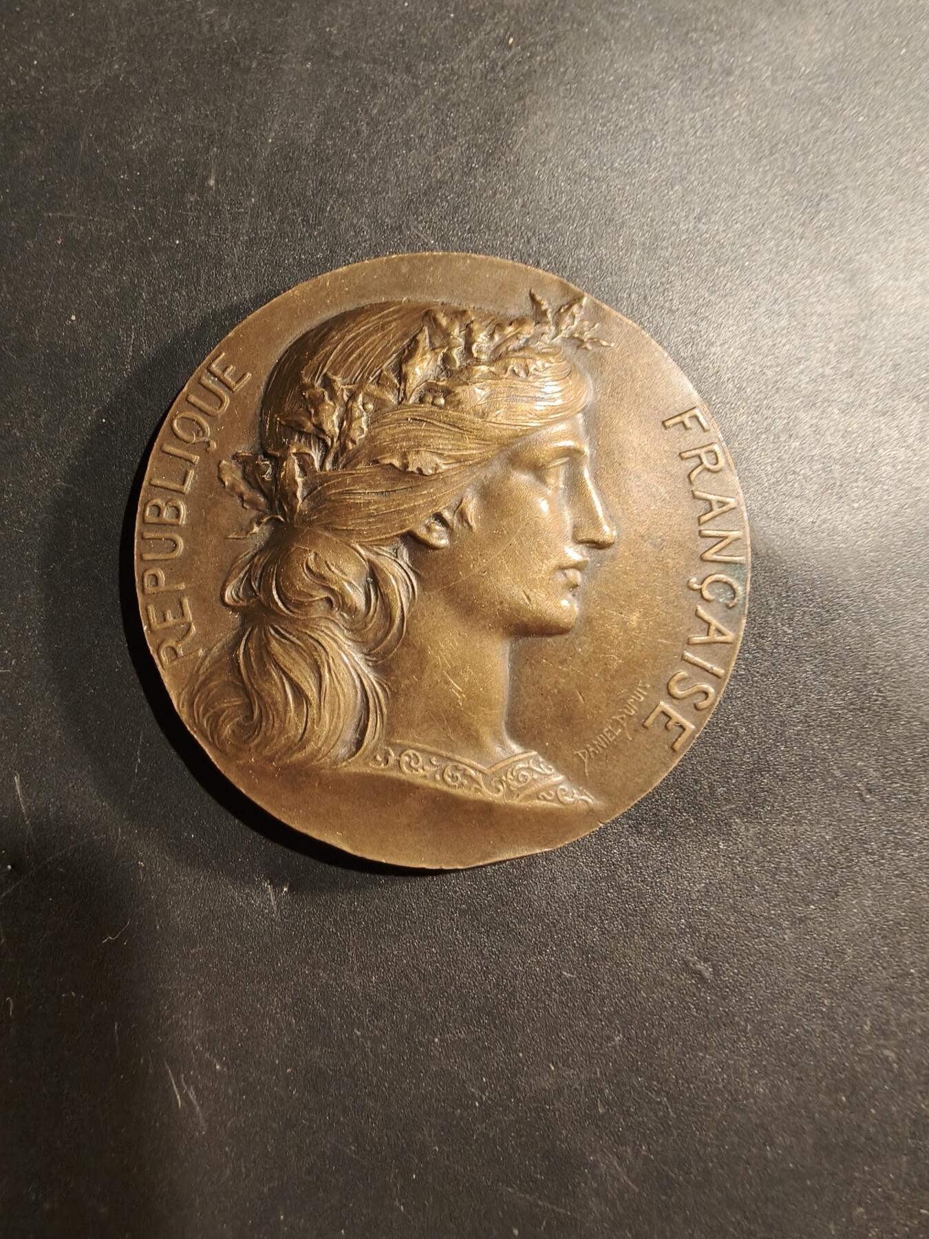 老王徽章第181期 法国参议员赠大铜章    原盒    盒子关不严     直径50mm     重量59.5g