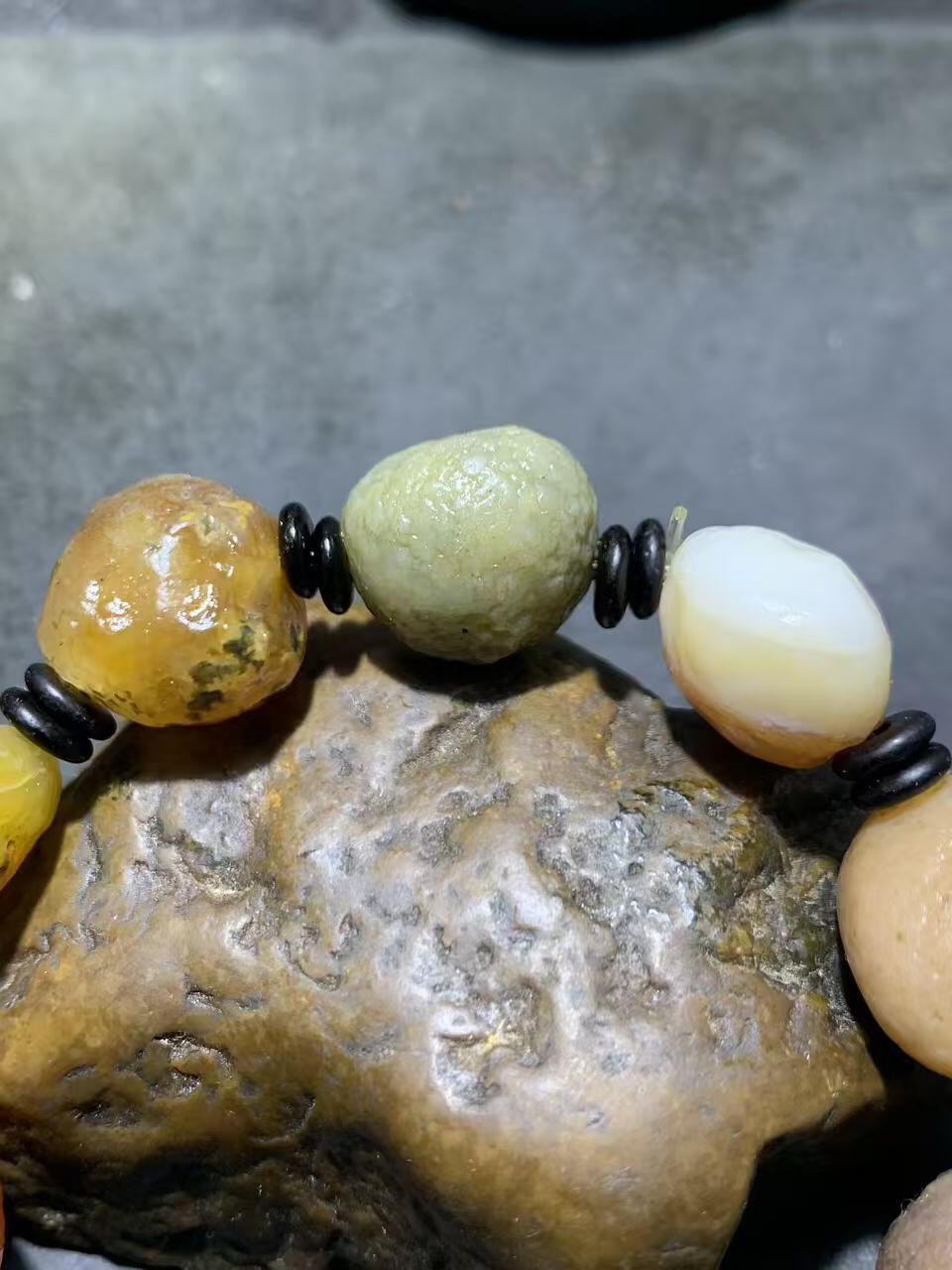 精美戈壁彩珠筋脉石原石手串一条