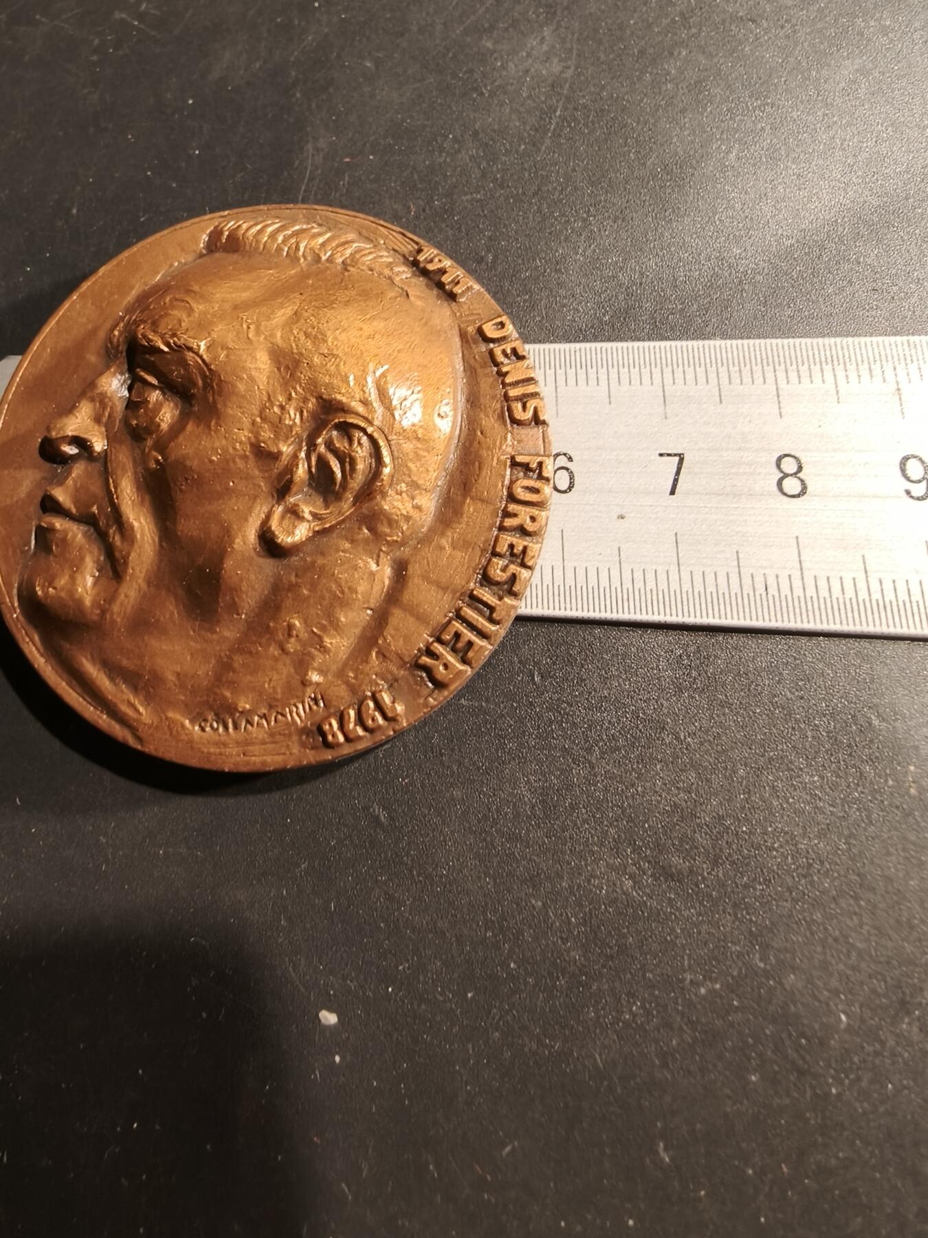 老王徽章第181期 法国教师协会秘书长大铜章    原盒    高浮雕     直径59mm    重量151.9g