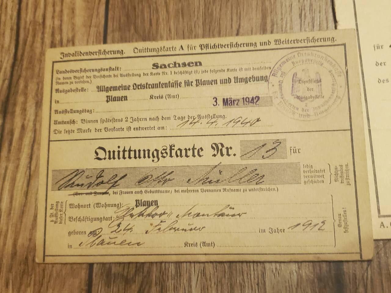 韵星假日军品类拍卖第40期 -- Rimey Holidays Militaria Auction 40 Nazi德国二战士兵穆勒鲁道夫套证 -- 带有nazi经典红本帝国劳工阵线证 1940二战时期枪械受训设计证书 1945-1946美国占领德国颁发战俘证明和释放证明 其家庭一战时期明信片 其本人二战时期军邮明信片等 原主出生于一战 在二战既有民事服务和军事服务 后被美军俘虏并释放 证书保存完好  