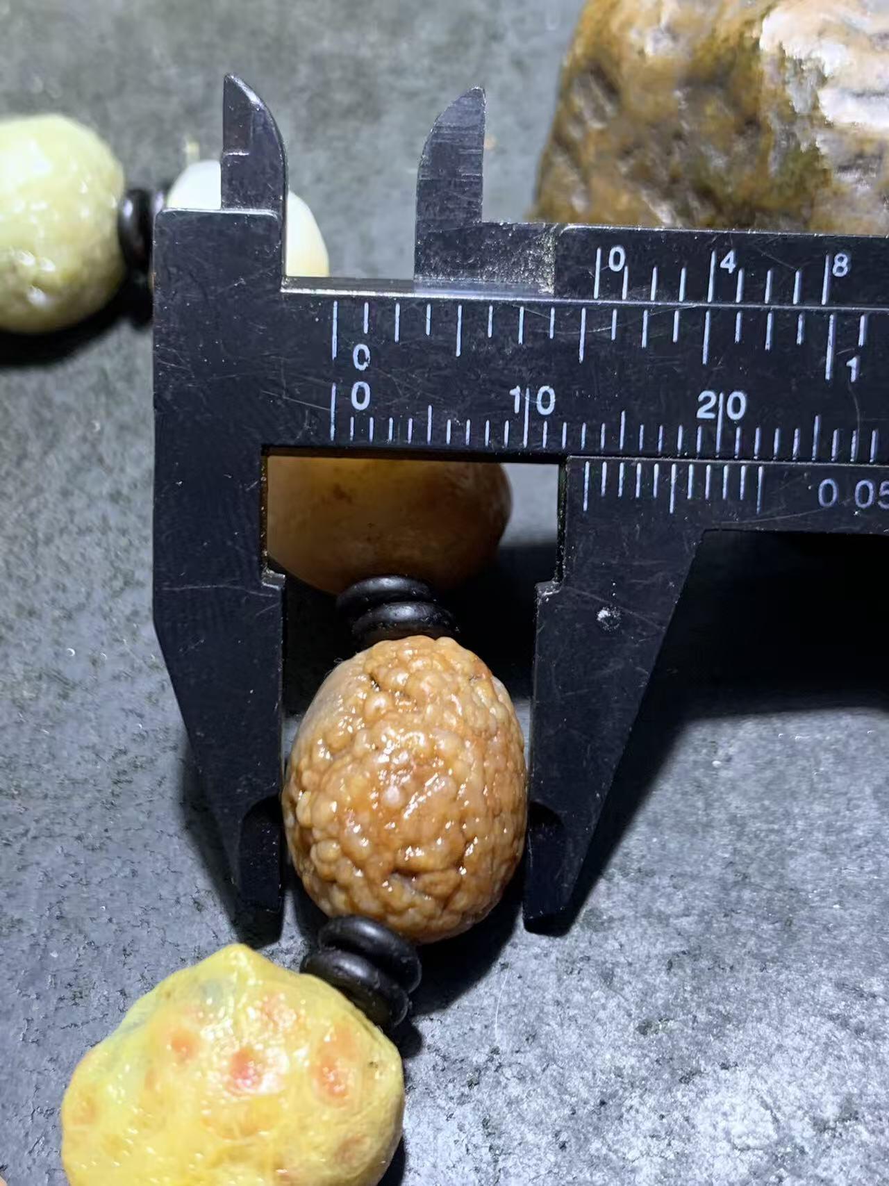 精美戈壁彩珠筋脉石原石手串一条