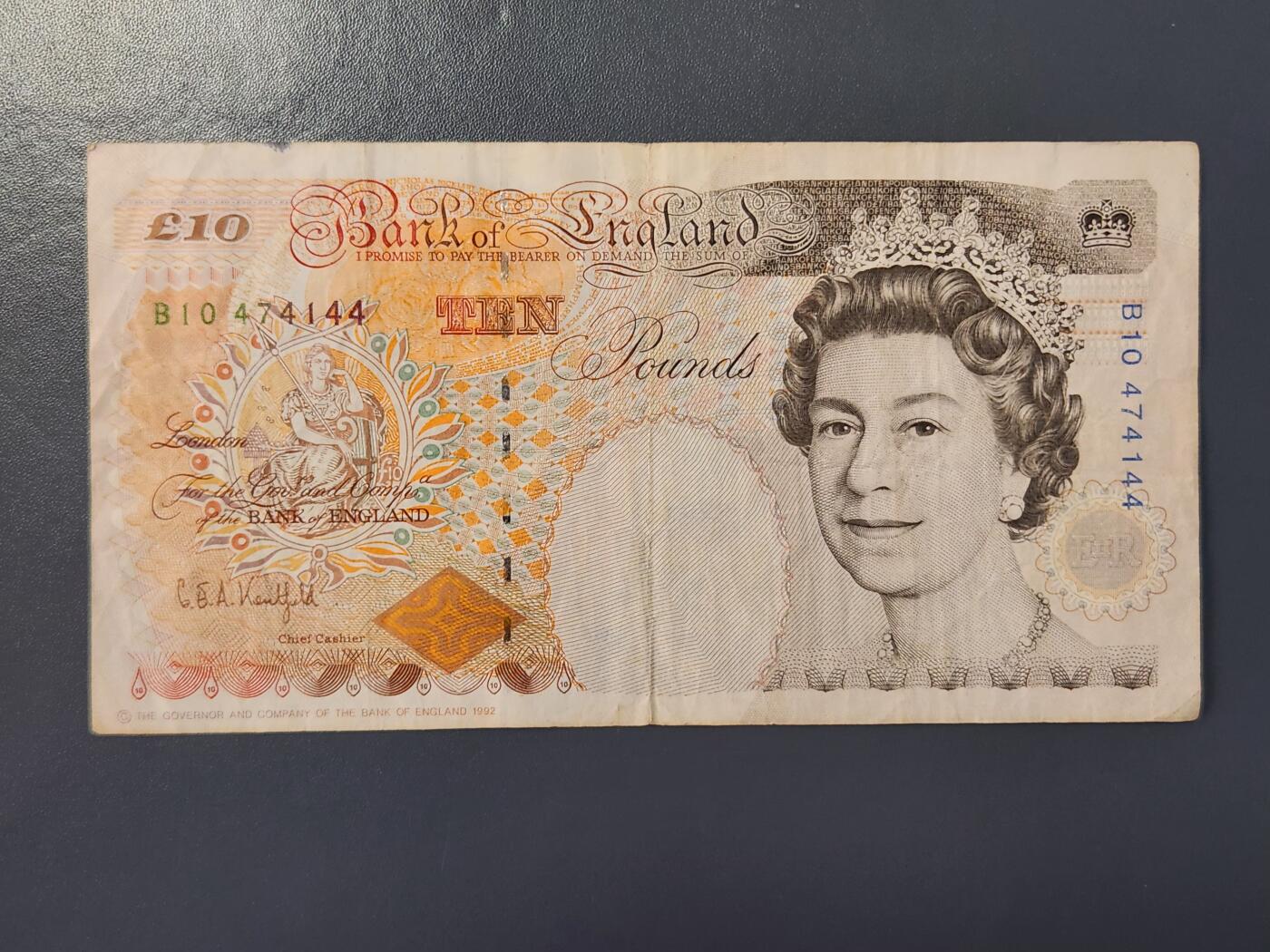 2月8号晚上8点 外国纸币自动截拍第21场 10镑 皇冠版