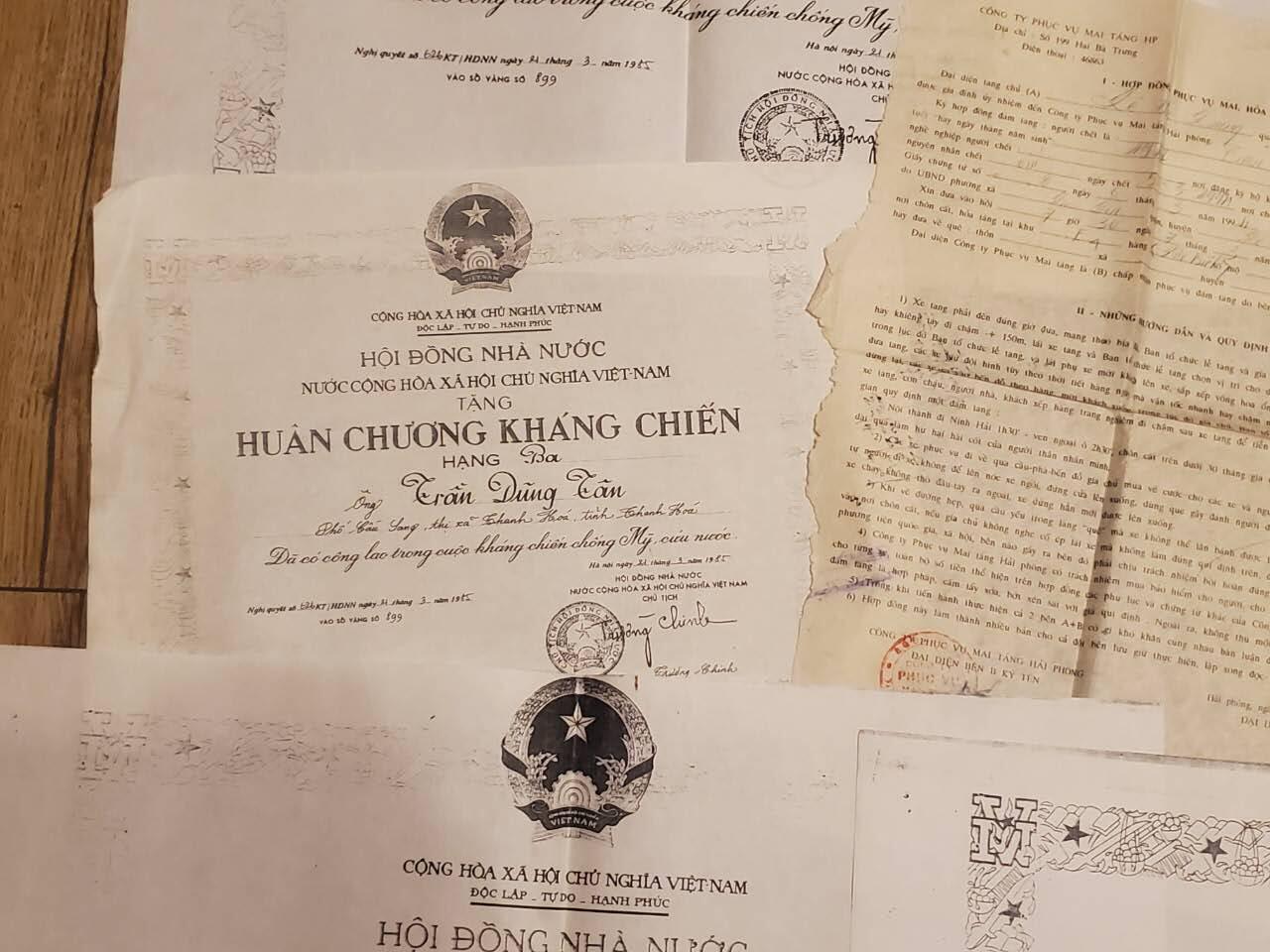 韵星假日军品类拍卖第40期 -- Rimey Holidays Militaria Auction 40 越南越战军官河内地区干部陈勇新大全套（详情见拍品介绍）