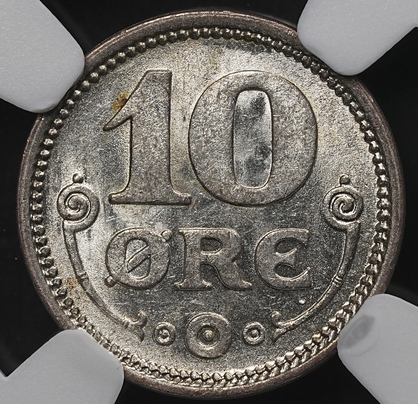 修遠堂世界钱币第104期 NGC评级 丹麦钱币3枚，2银1镍