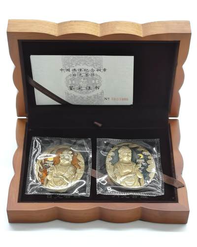 博洋堂蛇年收官专场暨第161期（全场包邮） - 中国佛像纪念铜章套 日光菩萨和月光菩萨 高浮雕，硫化和局部珐琅彩 上海造币有限公司铸造 发行量：9000 盒证全