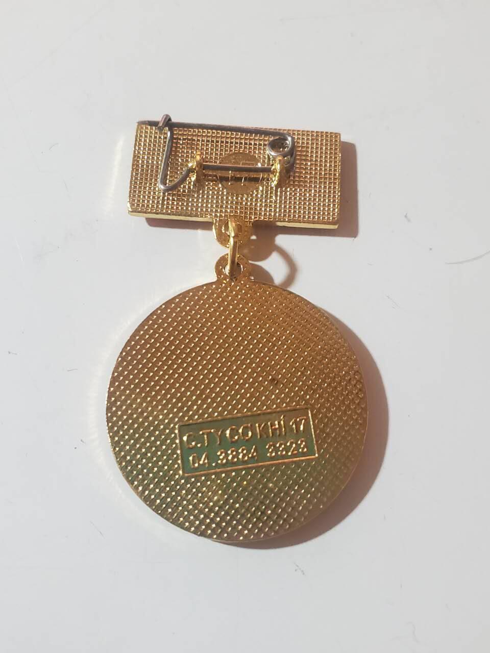 韵星假日军品类拍卖第40期 -- Rimey Holidays Militaria Auction 40 越南社会主义共和国光荣在党30年奖章 镀金完好 背打厂标